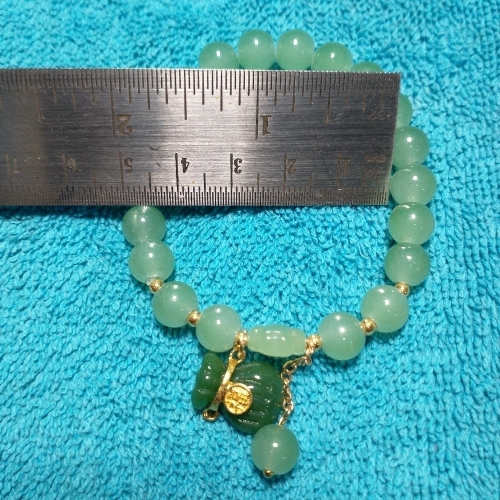 Goldtone green beaded stretch lucky bear faux jade bracelet - Picture 3 of 3